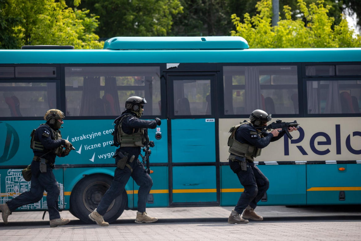 Wybuchy i strzelanina na dworcu autobusowym. Na szczęście, to tylko ćwiczenia