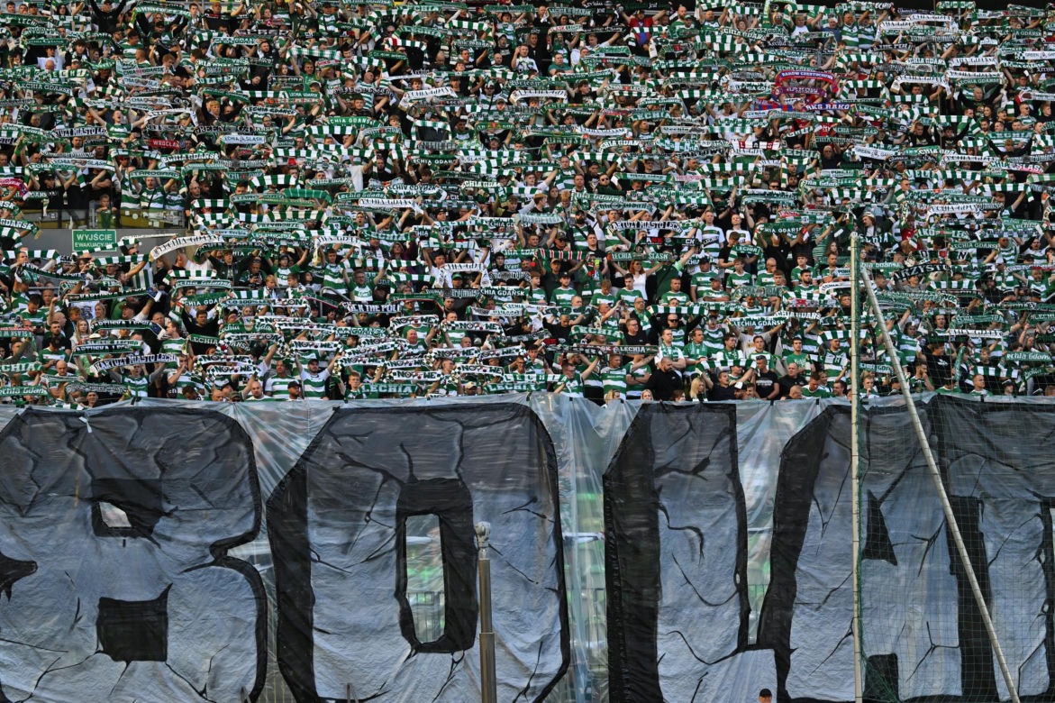 Derby Trójmiasta. Tak bawili się kibice na meczu Lechia Gdańsk - Arka Gdynia [ZDJĘCIA]