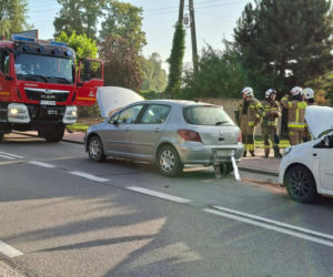 Zderzenie trzech samochodów osobowych w Warszówku