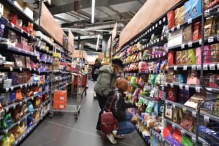 Zła wiadomość przed świętami. Koszyk codziennych zakupów drożeje. Listopad przyniósł kolejną falę podwyżek