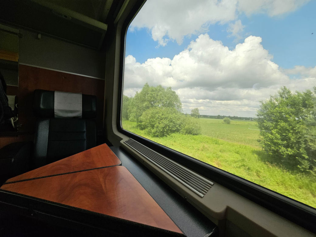 Miał być pociąg panoramiczny, przyjechał zwykły [GALERIA]
