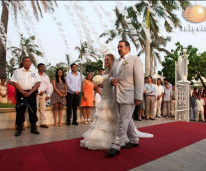 Burza. Esthercita (Laura Carmine), Fulgencio (Cesar Evora)
