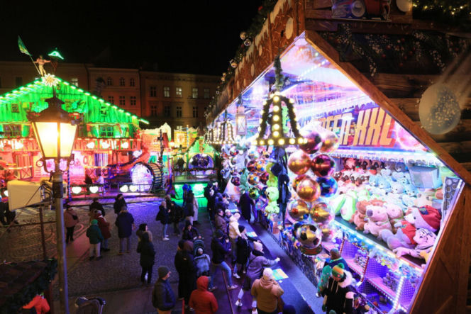 Wroclaw. Jarmark Bozonarodzeniowy juz otwarty.