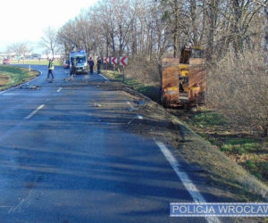 Groźny wypadek pod Wrocławiem. Samochód osobowy zderzył się czołowo z ciężarówką!