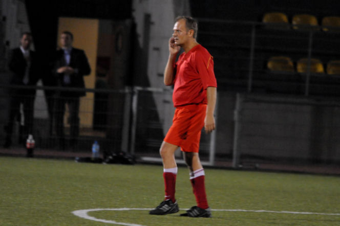 Donald Tusk gra w piłkę