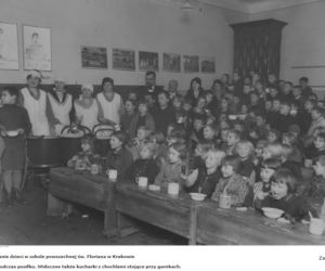 Zobaczcie, jak wyglądały lekcje w krakowskich szkołach prawie 100 lat temu! [ARCHIWALNE ZDJĘCIA]