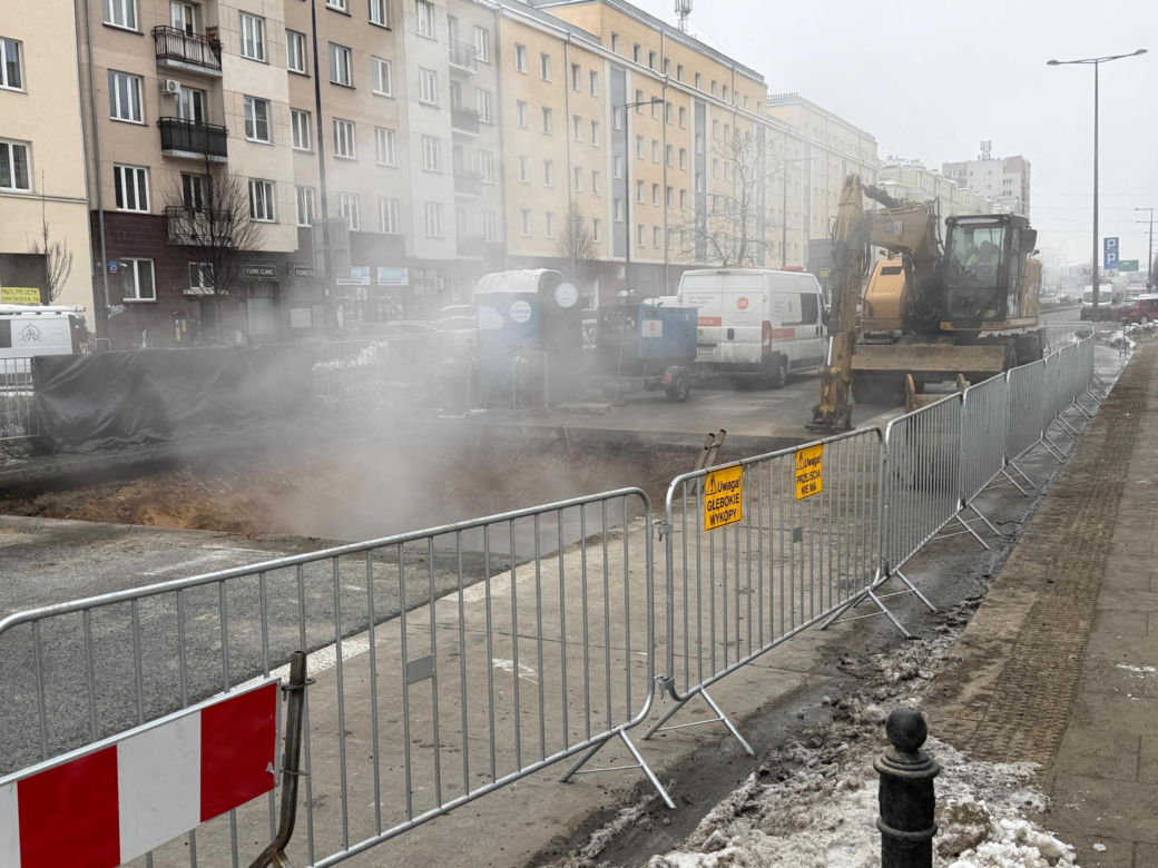 Pęknięta rura paraliżuje Wolę. Górczewska zamknięta na tydzień po awarii ciepłowniczej
