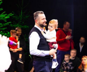 Tak Kosiniak-Kamysz z rodziną spędził mikołajki. Urocze, co robiły jego córeczki!