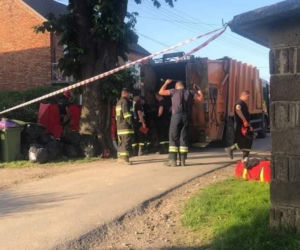 Okropna tragedia pod Krakowem. Mężczyzna został zgnieciony przez śmieciarkę
