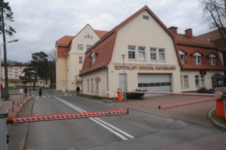 Koniec darmowego parkowania w szpitalu wojewódzkim. Za godzinę zapłacisz nawet 9 złotych!