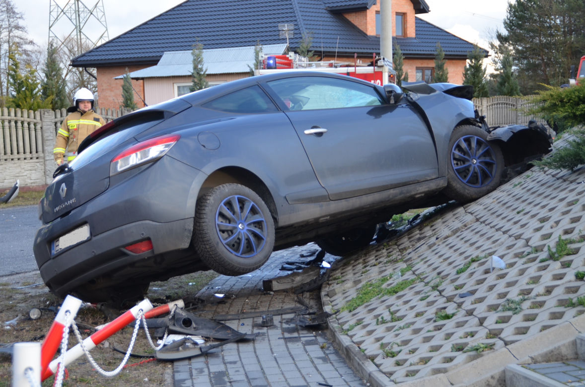 Zmasakrowane trzy auta i LPR w akcji