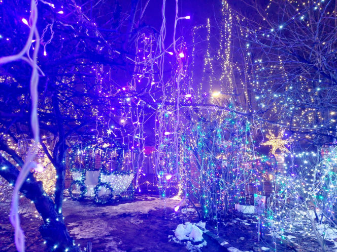 Dom bydgoskich Griswoldów znów rozbłysł. "Powieśiliśmy 300 tysięcy lampek. Przygotowywaliśmy jej od lipca!"