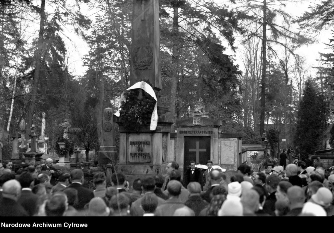 Dzień Wszystkich Świętych w Krakowie w latach 1925-1935