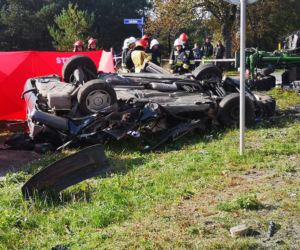 Koszmarne zderzenie osobówki z traktorem pod Bydgoszczą