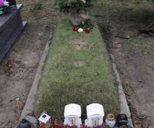 Tak wygląda grób Jana Lityńskiego w pierwszą rocznicę śmierci 