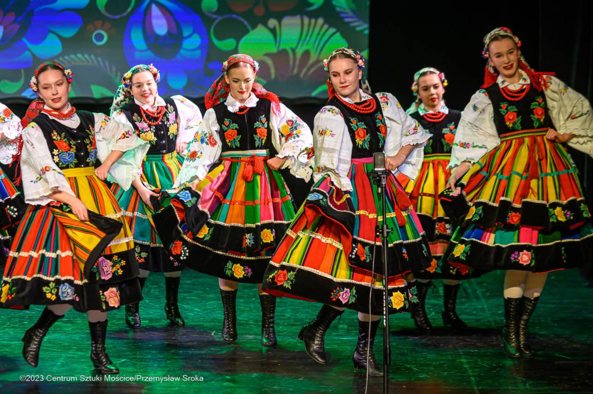 Jesienny koncert Zespołu Pieśni i Tańca Świerczkowiacy w Centrum Sztuki Mościce