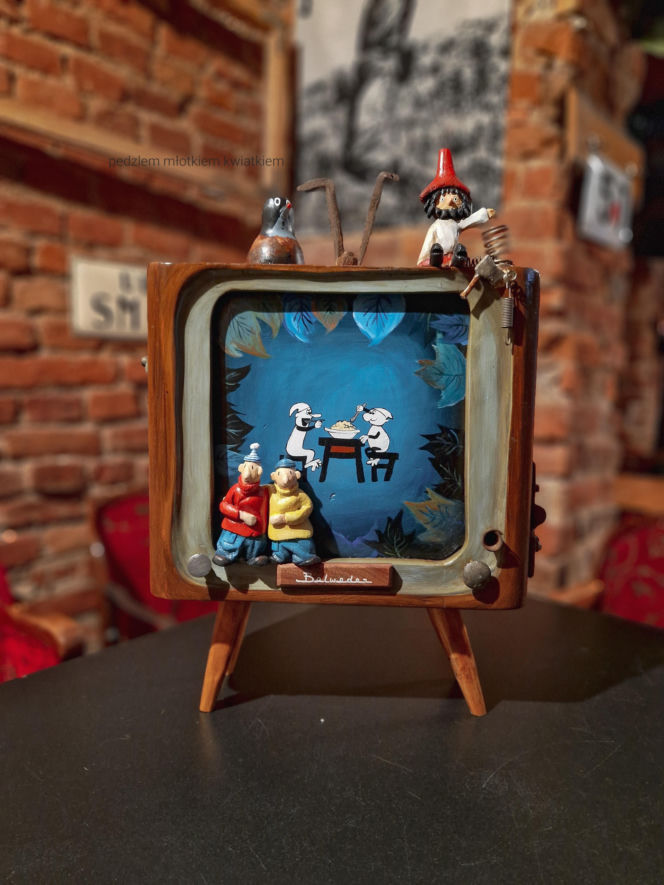 "Pędzlem, młotkiem, kwiatkiem" - bajkowe dzieła Kasi