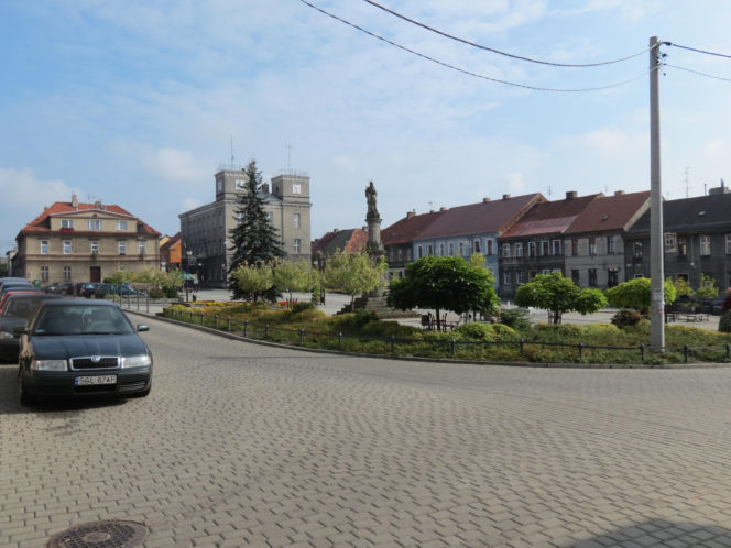 To jedno z najpiękniejszych śląskich miast. Jego ozdobą jest nie tylko rynek, ale też gotycki zamek