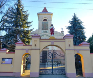 To jedno z najciekawszych miast w województwie łódzkim. W PRL-u stało się polską stolicą cebuli