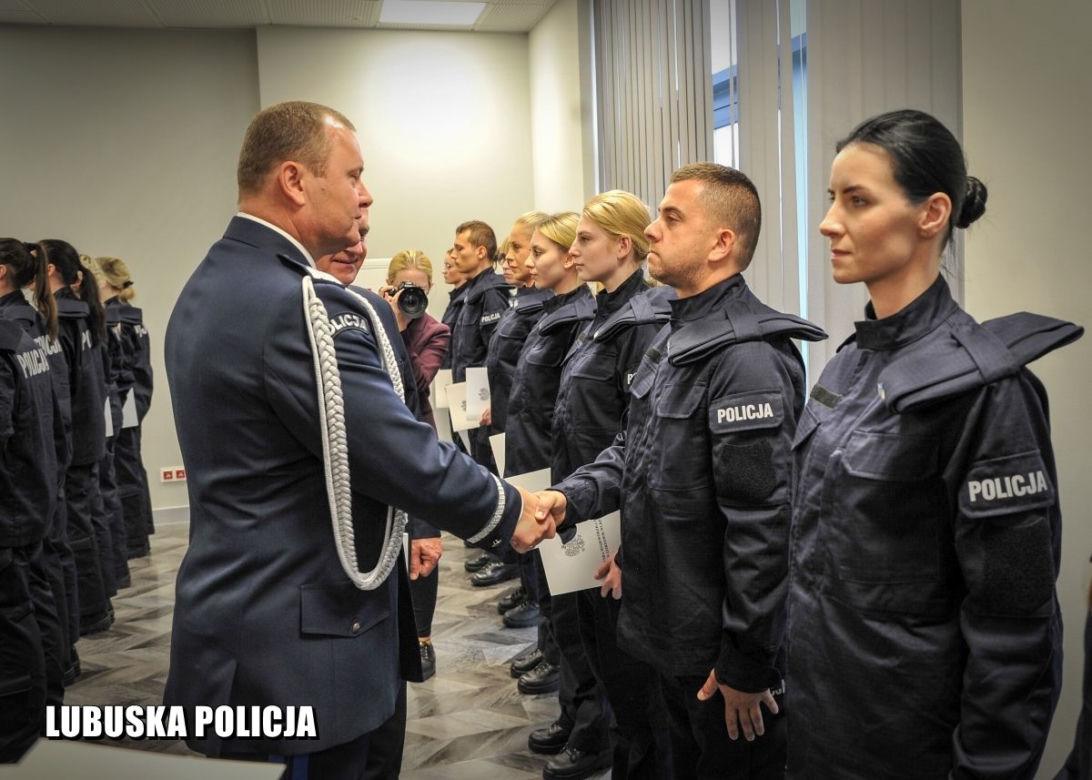 Ślubowanie nowych policjantów w Komendzie Wojewódzkiej Policji w Gorzowie Wlkp.