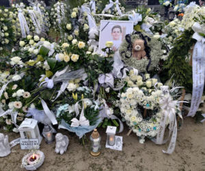 Pogrzeb 11-letniego aktora. Nikodem Marecki spoczął w białej trumnie. Żegnały go tłumy