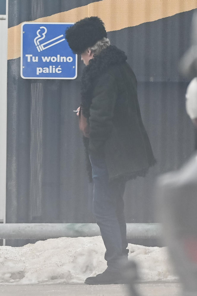 Daniel Olbrychski pali pod zakazem palenia