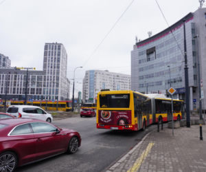 Autobus linii 521 na rondzie Wiatraczna