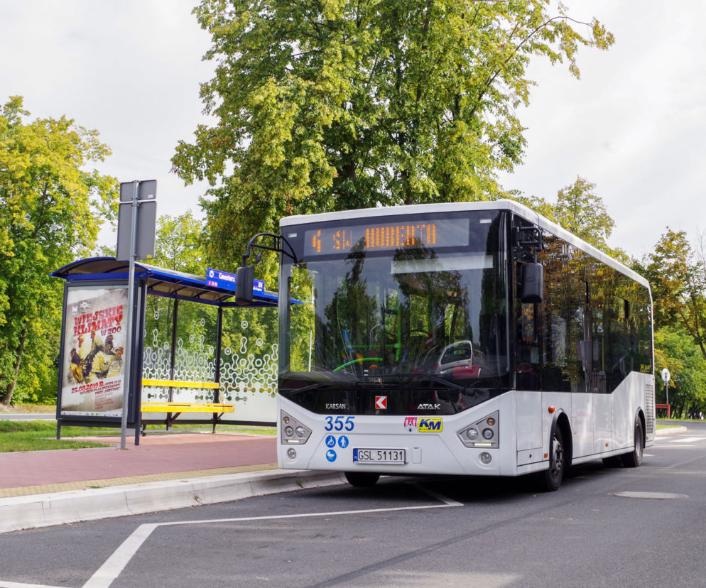 Płock. Autobusy w płockich barwach wyjadą na ulice! Naładujecie w nich telefony!