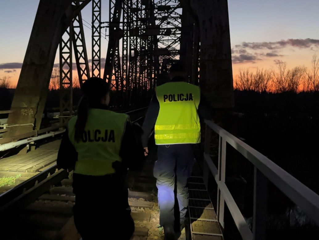 Działania policjantów z garnizonu stołecznego na torach i dworcach