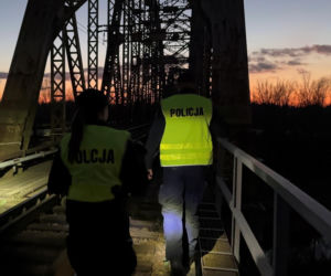 Działania policjantów z garnizonu stołecznego na torach i dworcach