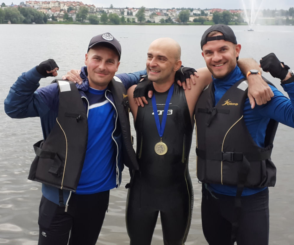 Michał Czerniak z Poznania przepłynął wpław Duży Jeziorak!