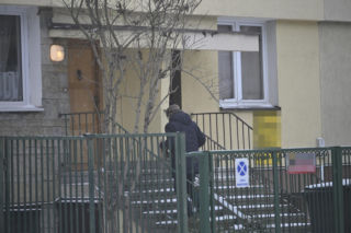 Kuzyn Kaczyńskiego dba o krewnego i odśnieża schody