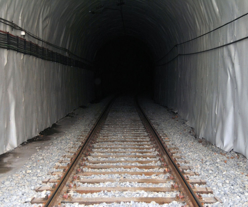 Czy pod górę Dzikowiec rzeczywiście prowadzi tajny tunel?