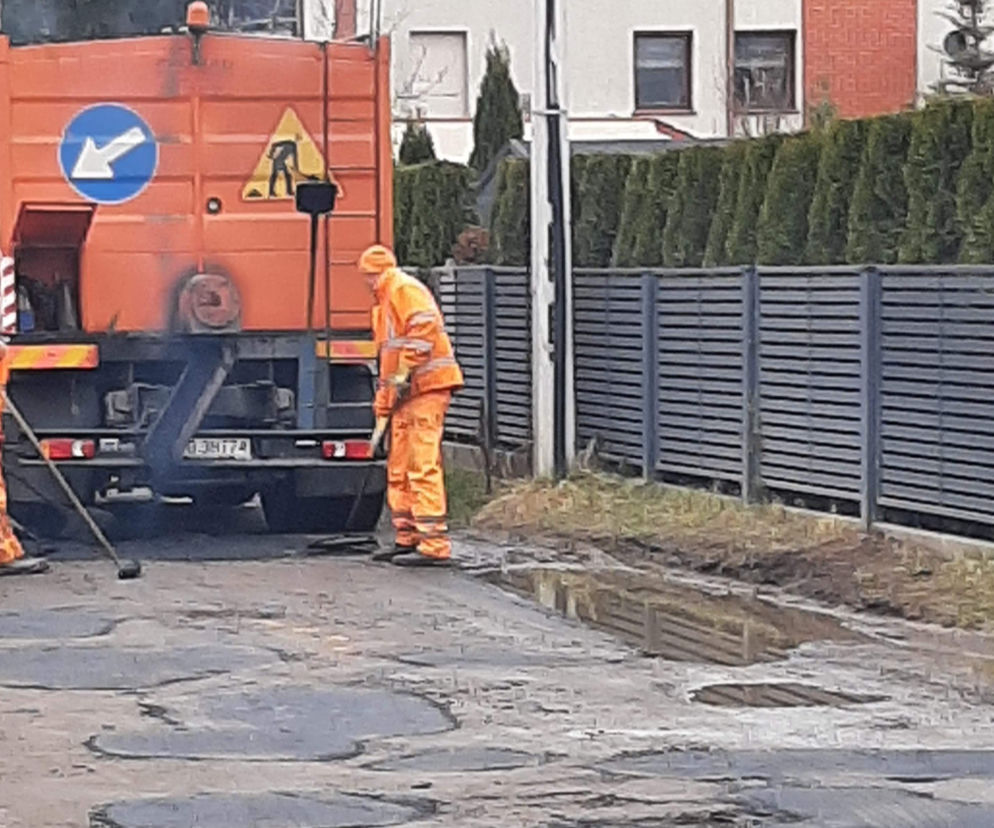Poznań: Mieszkańcy OBURZENI naprawą drogi! Czy to zdjęcia z marsjańskiego łazika?