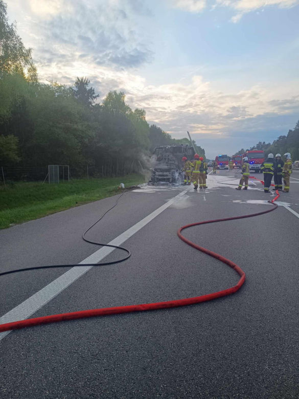 Autobus spłonął na A4. Dantejskie sceny na Opolszczyźnie