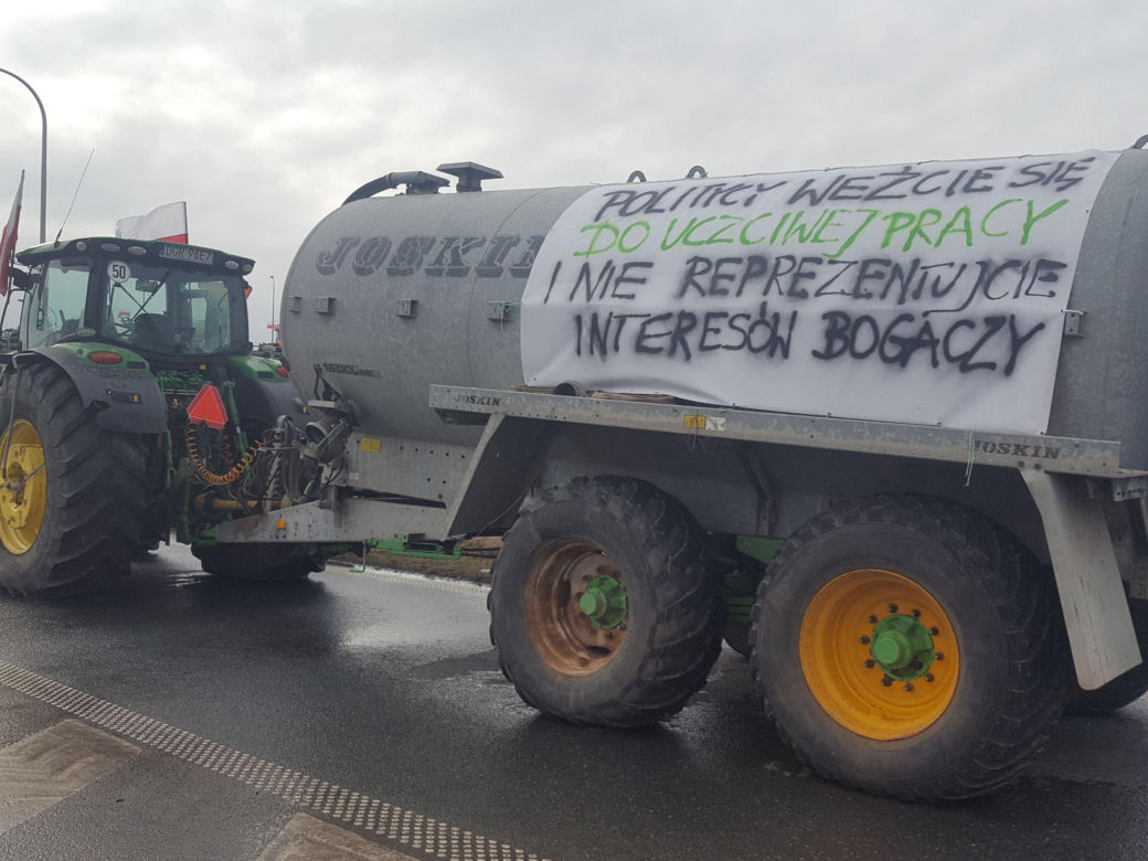 ​Na S5 koło Leszna zaczęła się druga doba rolniczego protestu