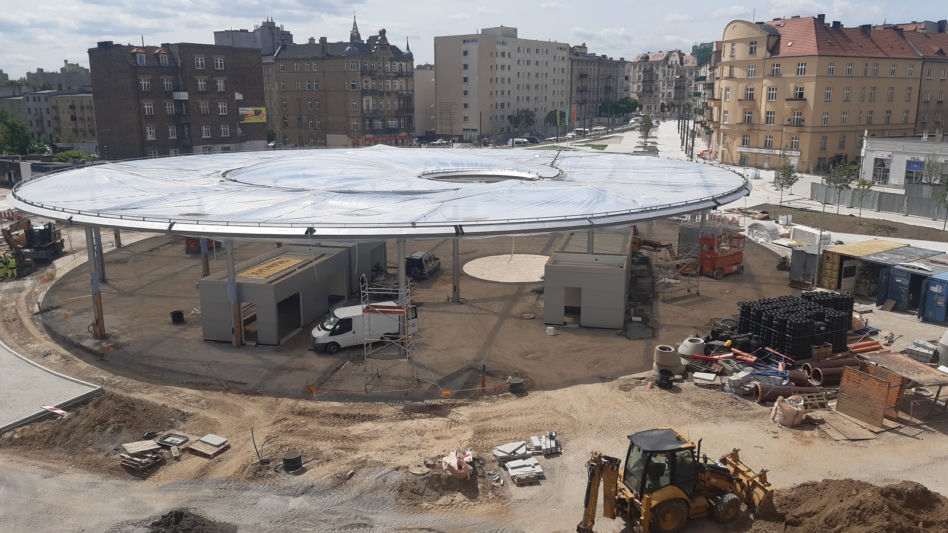 Rynek Łazarski z jedną z największych na świecie poduszek ETFE