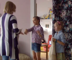 O mnie się nie martw 3 sezon odc. 8. Iga Małecka (Joanna Kulig), Helenka (Maja Kwaśny), Oliwka (Oliwia Dąbrowska)