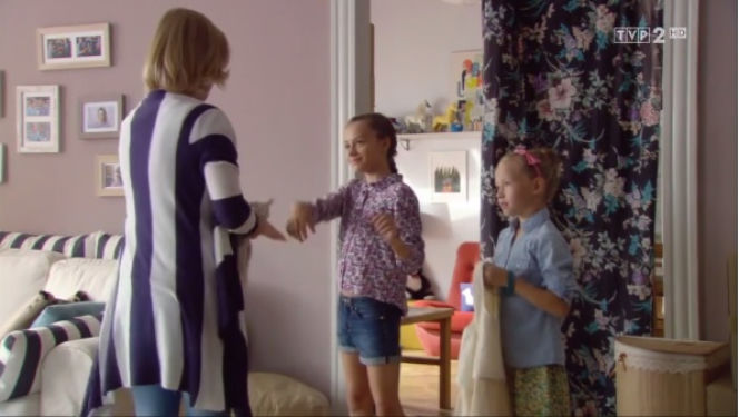 O mnie się nie martw 3 sezon odc. 8. Iga Małecka (Joanna Kulig), Helenka (Maja Kwaśny), Oliwka (Oliwia Dąbrowska)