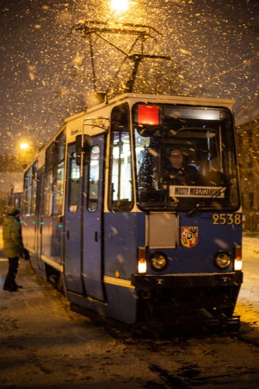 Wrocław. StreetTram ogrzewa i karmi! "Tramwaj zwany ogrzewaniem" stanął obok Mostów Mieszczańskich [ZDJĘCIA]
