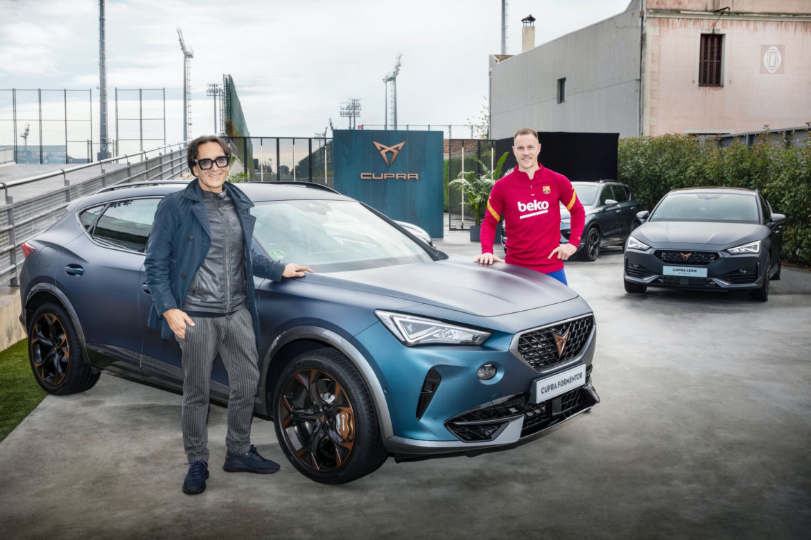 Piłkarze FC Barcelona w nowych samochodach marki Cupra