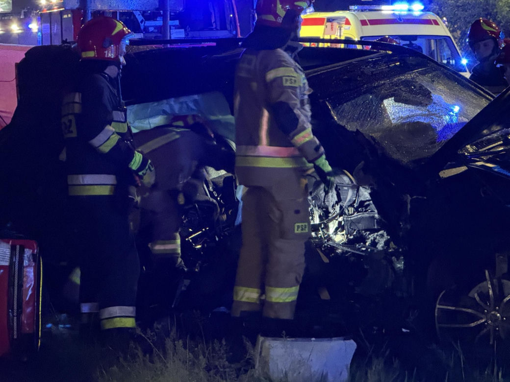  Tragedia na Modlińskiej. Dwie osobówki roztrzaskane. Są ofiary śmiertelne