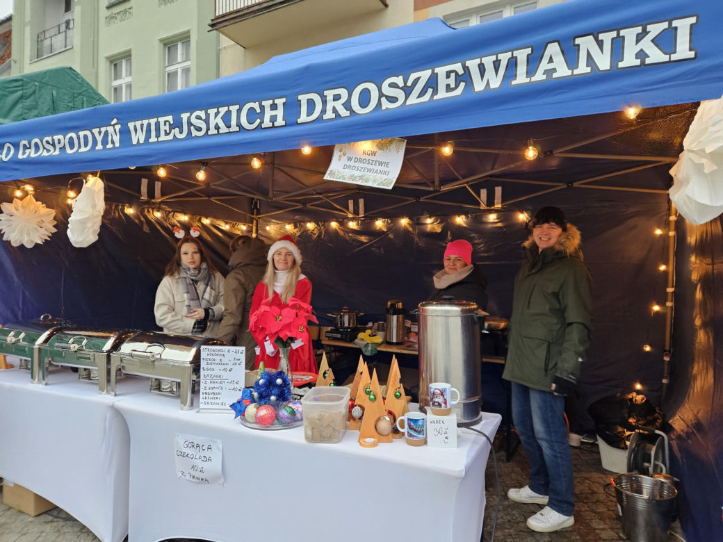 Jarmark Świąteczny w Biskupcu. Na scenie wystąpił zespół Arka Noego [ZDJĘCIA]
