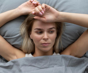 Budzisz się w nocy zlana potem? Prawdopodobnie popełniasz ten jeden błąd