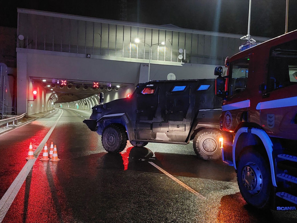 Akcja służb w tunelu na Zakopiance. Kontrterroryści opanowali kryzysową sytuację