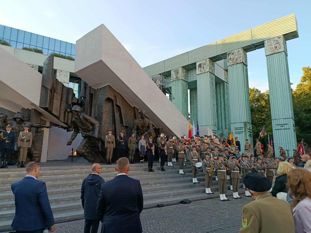 81. rocznica Powstania Warszawskiego. Uroczystość na pl. Krasińskich