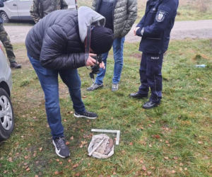 Tajemnicze znalezisko we włocławskim lesie. To broń palna