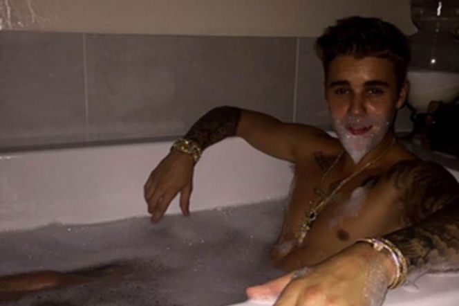 Justin Bieber w wannie
