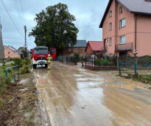 Armagedon nad Polską! Ponad tysiąc interwencji strażaków, zalany szpital i zerwane dachy. Są ranni!