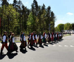 Mazowsze dostało autokary i rondo. Zespół pieśni i tańca świętuje w Otrębusach